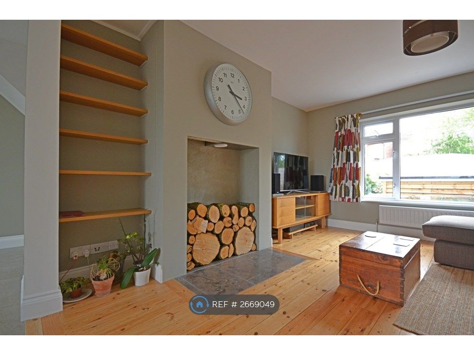 Property photo 2 of 17 Lounge