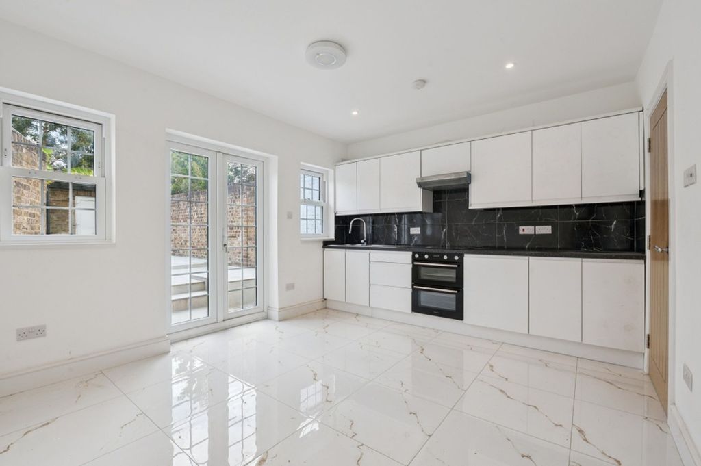 Property photo 2 of 34