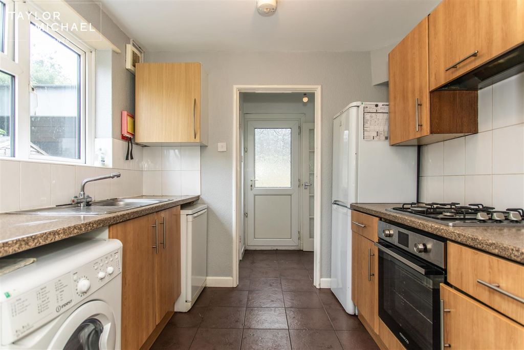 Property photo 3 of 20 Kitchen