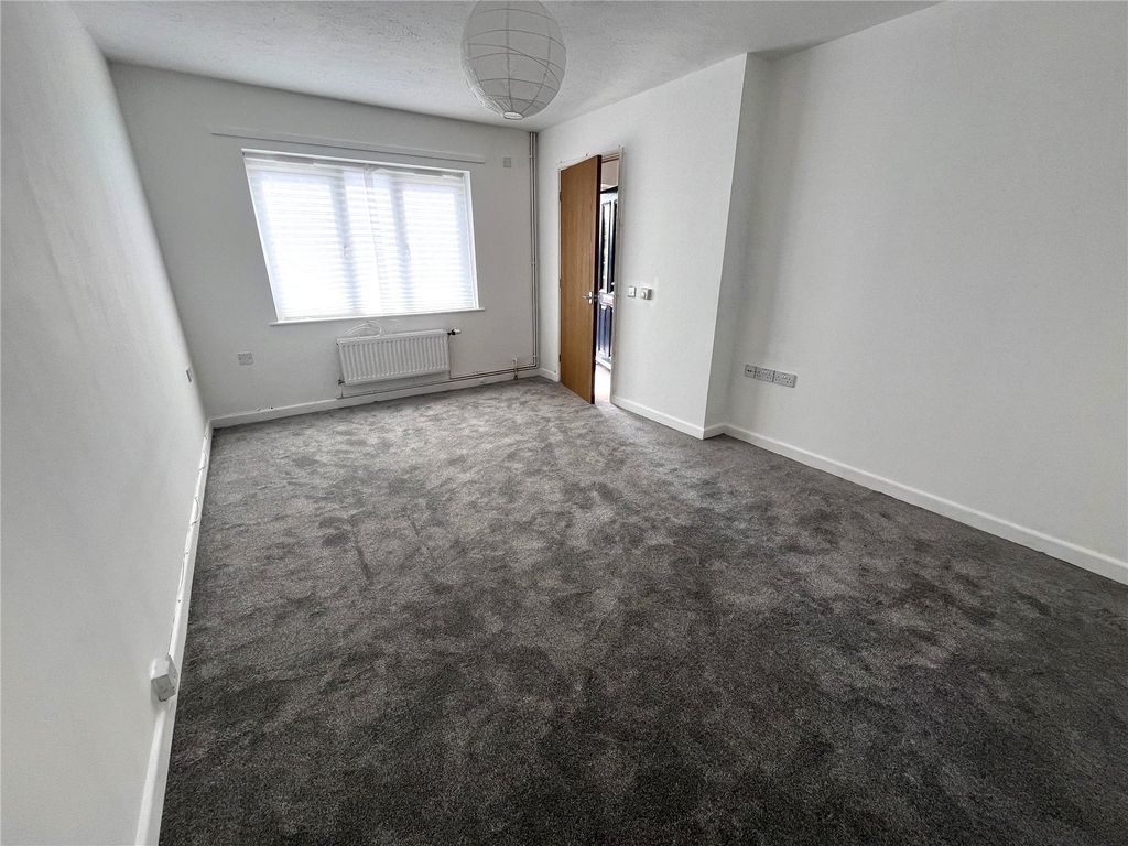 Property photo 2 of 13 Picture No. 10