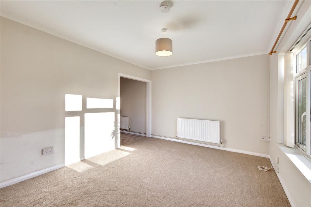 Property photo 3 of 15 Lounge_1.Jpeg