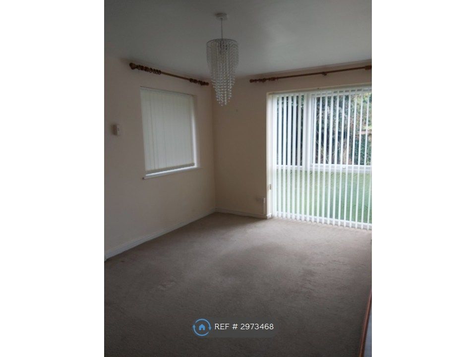 Property photo 3 of 11 Living Room