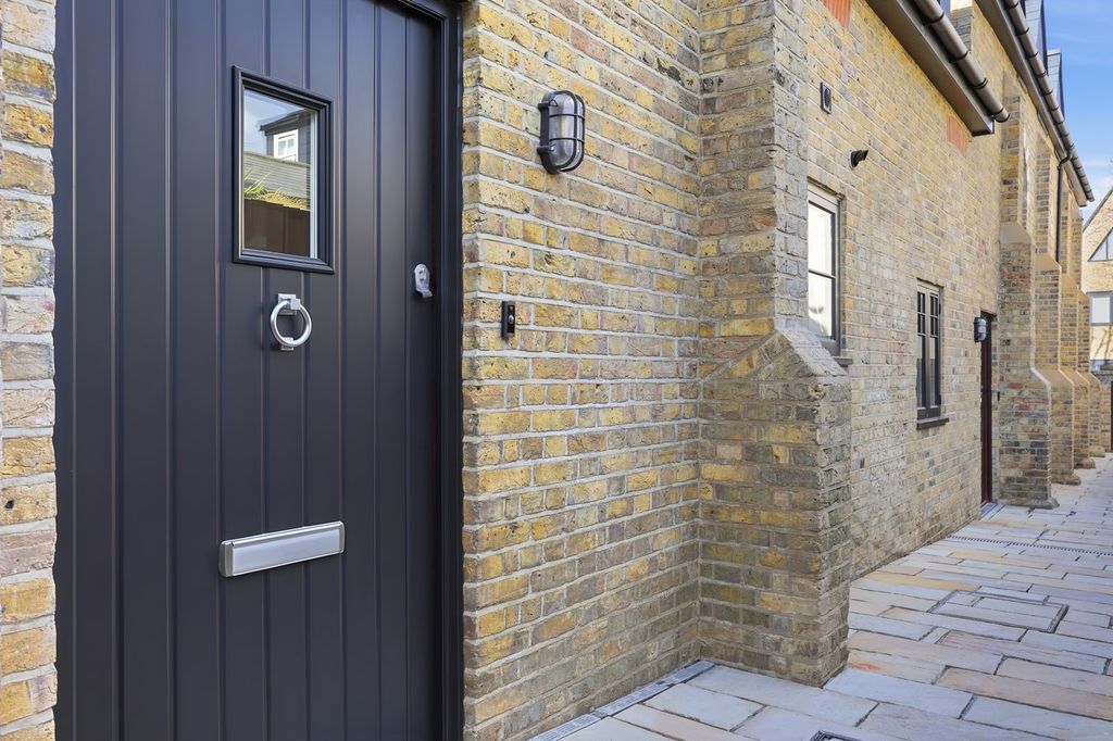 Property photo 3 of 18