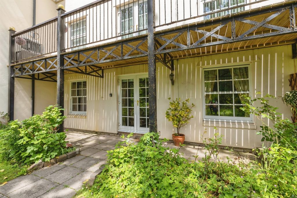 Property photo 2 of 18