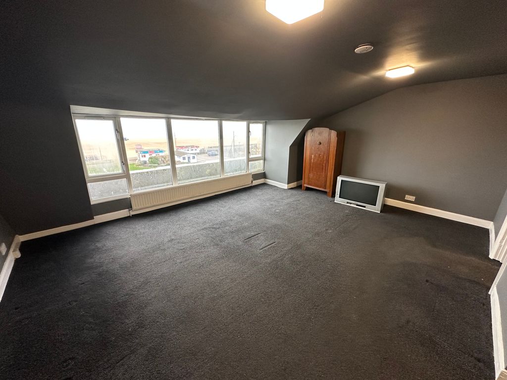 Property photo 3 of 6 Living Room