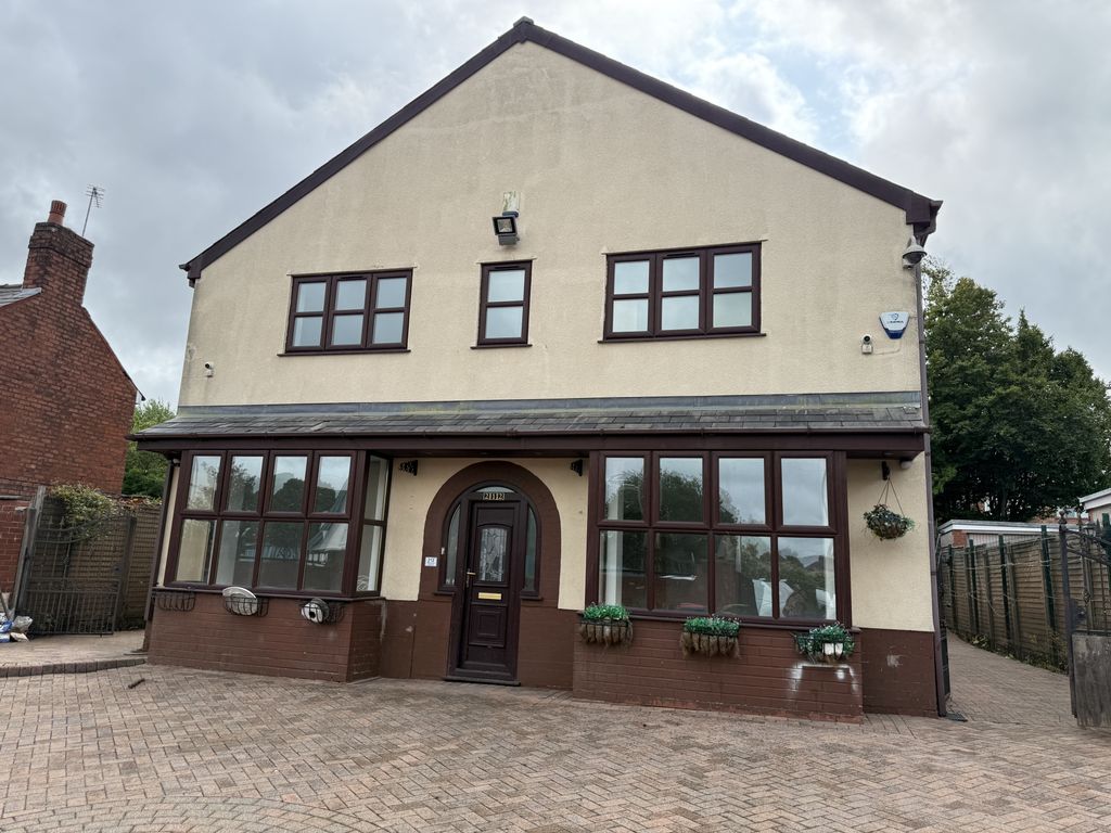Property photo 1 of 32