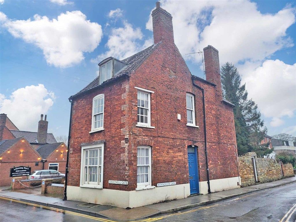 Property photo 1 of 12