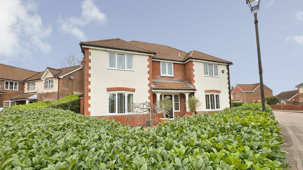 Property photo 1 of 30 2-Ravel-Close-59