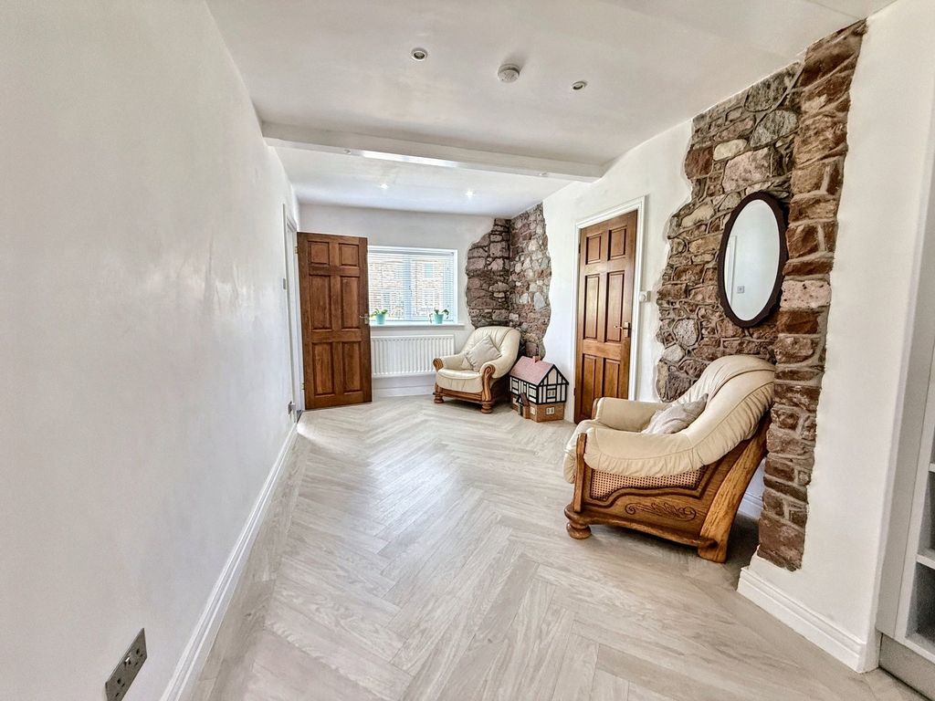 Property photo 2 of 25