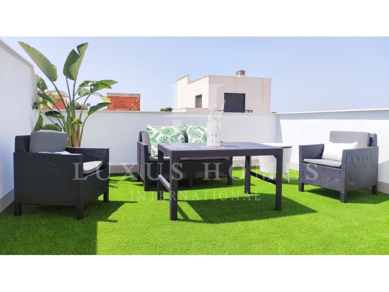 Property photo 2 of 23