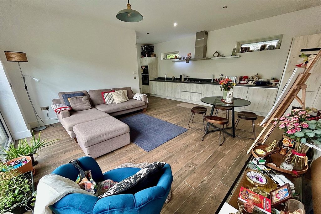 Property photo 3 of 17 Living Room