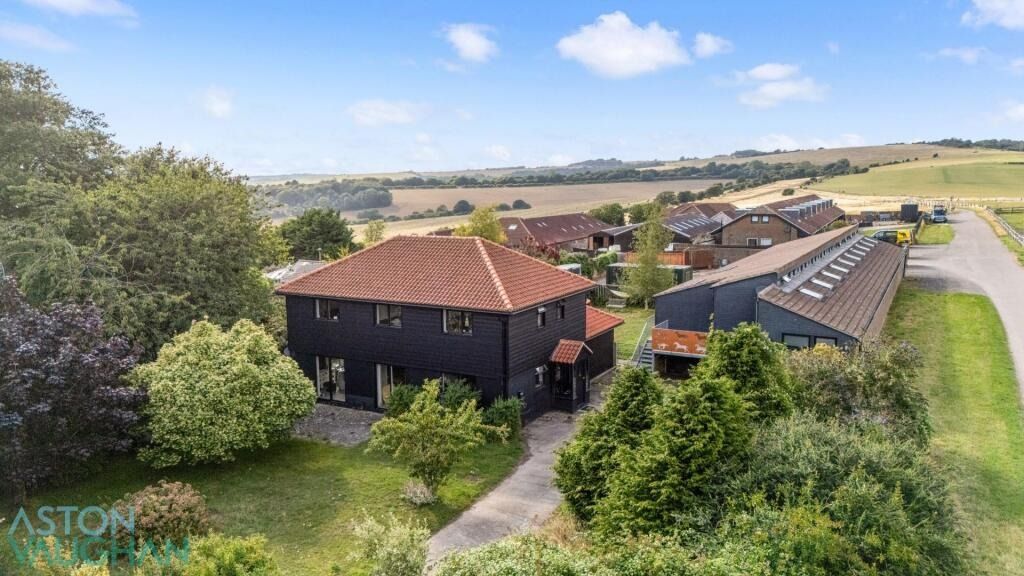 Property photo 3 of 22 4525223