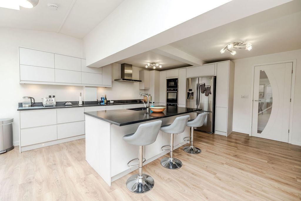 Property photo 3 of 41