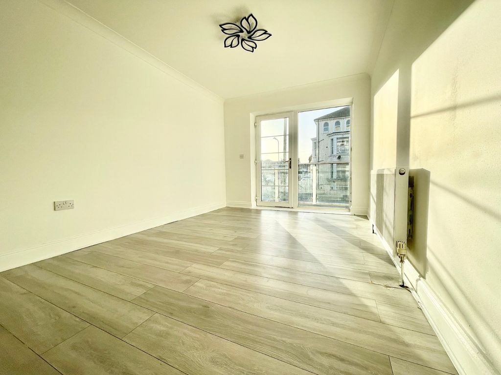 Property photo 3 of 5 Picture 3