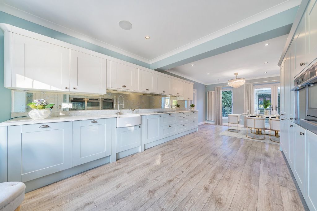 Property photo 3 of 21 Kitchen