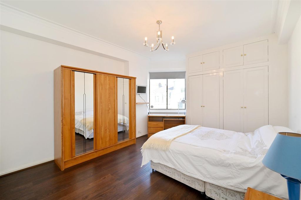 Property photo 3 of 11 50-3-8-Porchester-Gate (7).Jpg