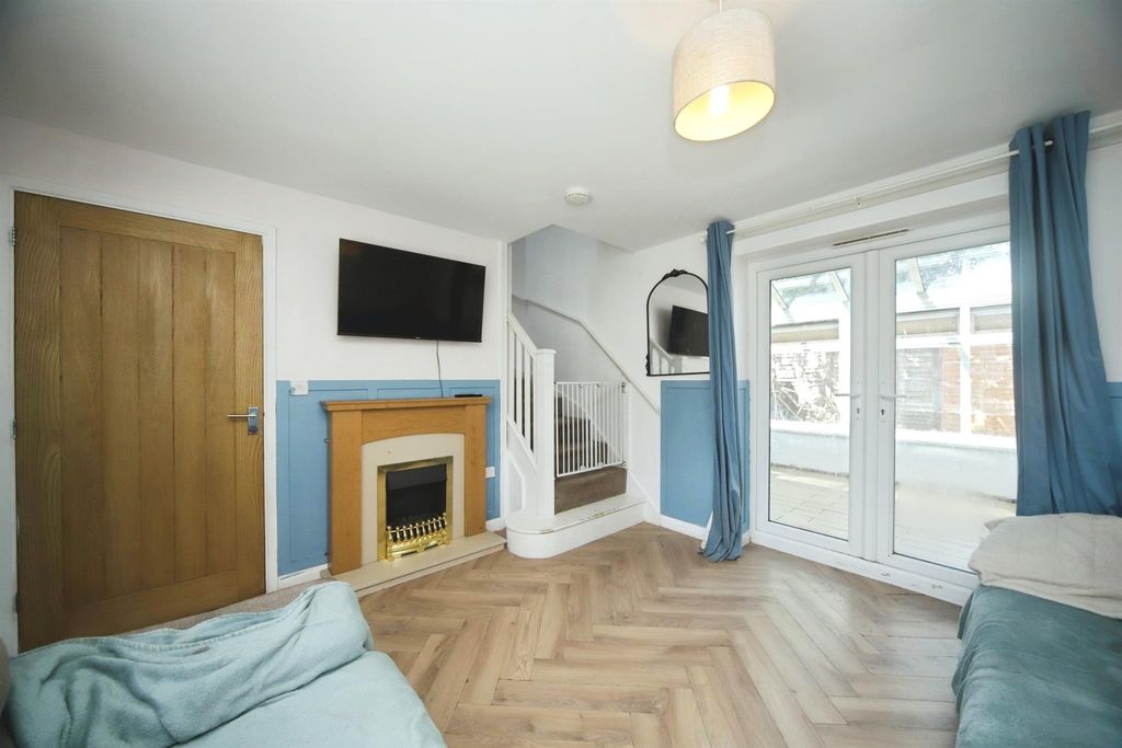 Property photo 3 of 12