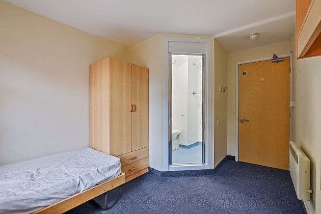 Property photo 1 of 7 Simple Furnished Room With Wardrobe And Ensuite...