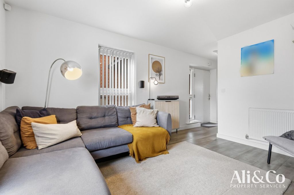 Property photo 3 of 26