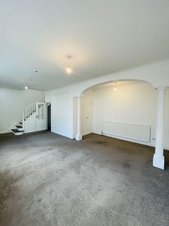 Property photo 2 of 8 4836171