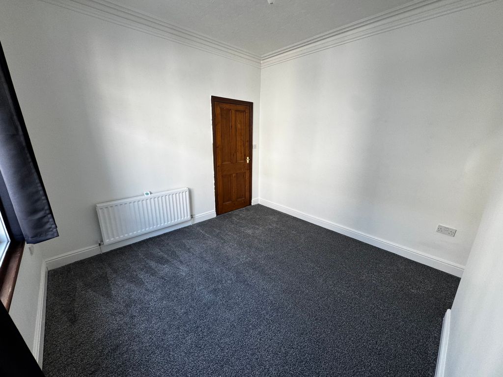 Property photo 2 of 11 Living Room