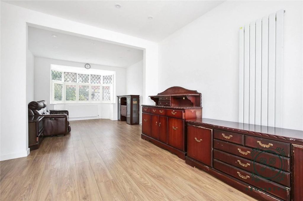 Property photo 3 of 17 Gallery