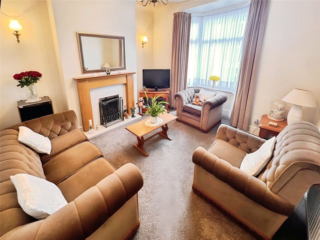 Property photo 2 of 16 Lounge