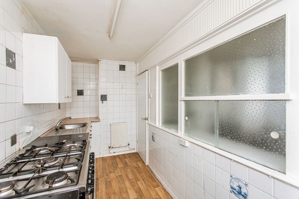 Property photo 3 of 20 Kitchen