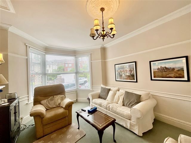 Property photo 3 of 18 Lounge