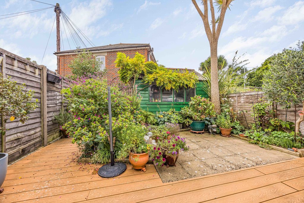 Property photo 2 of 18 Photo 16