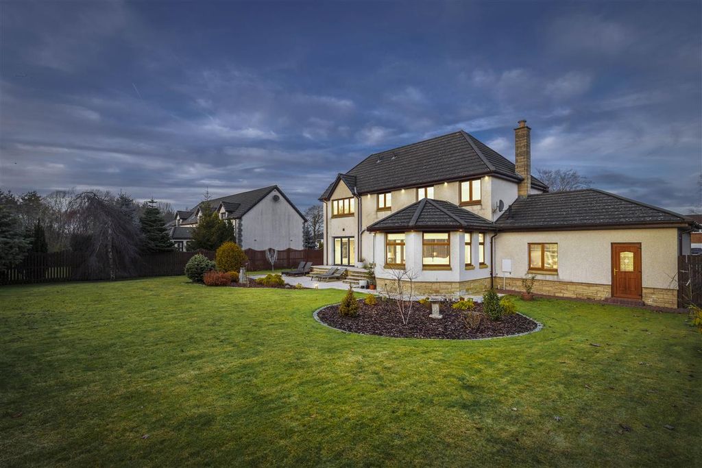 Property photo 2 of 33