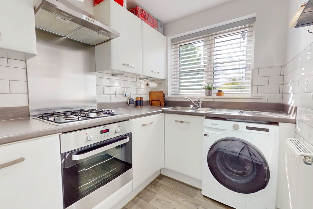 Property photo 2 of 15 5170262