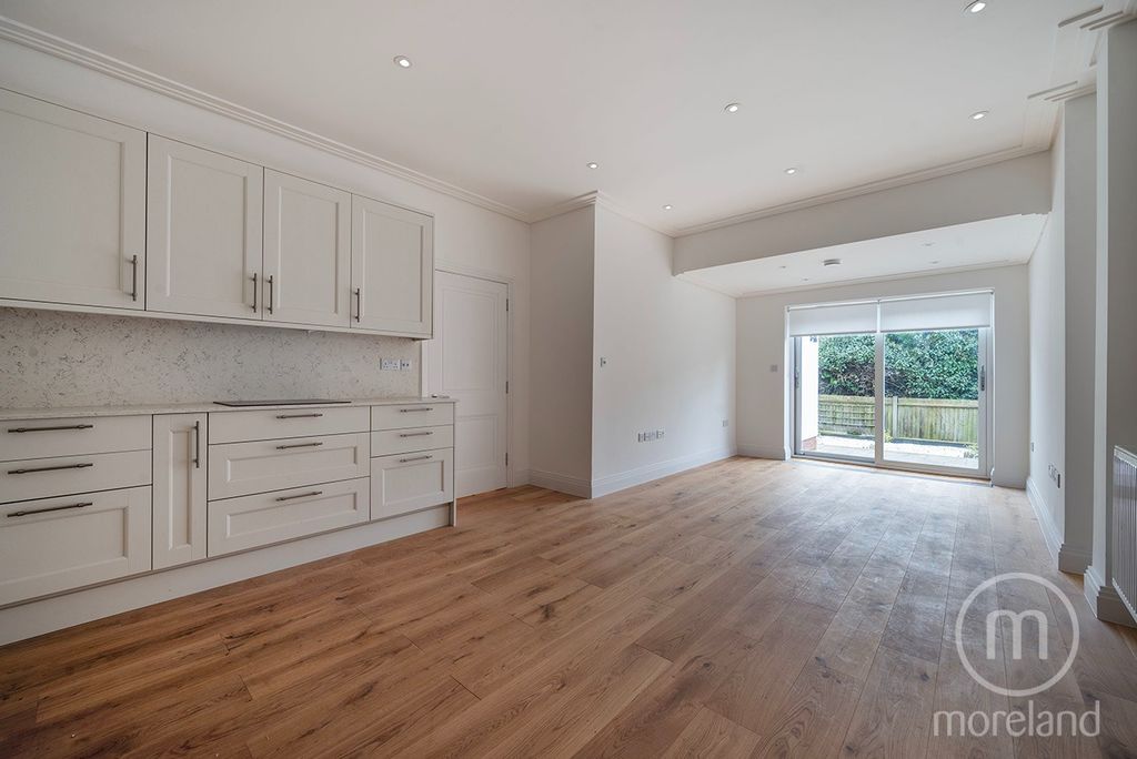 Property photo 2 of 10 3830653