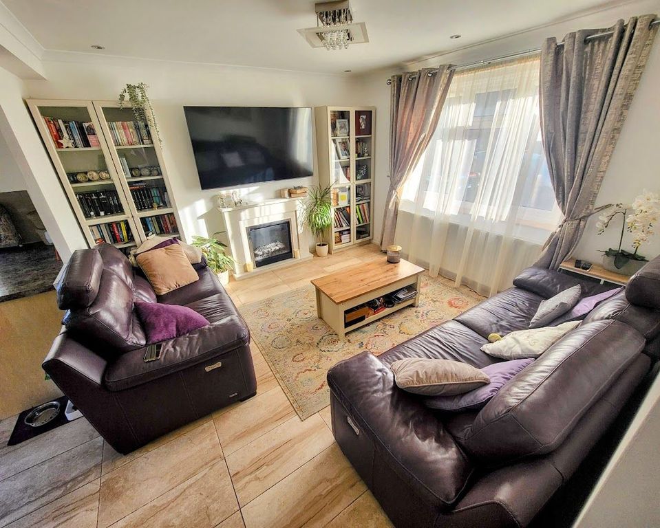 Property photo 2 of 23