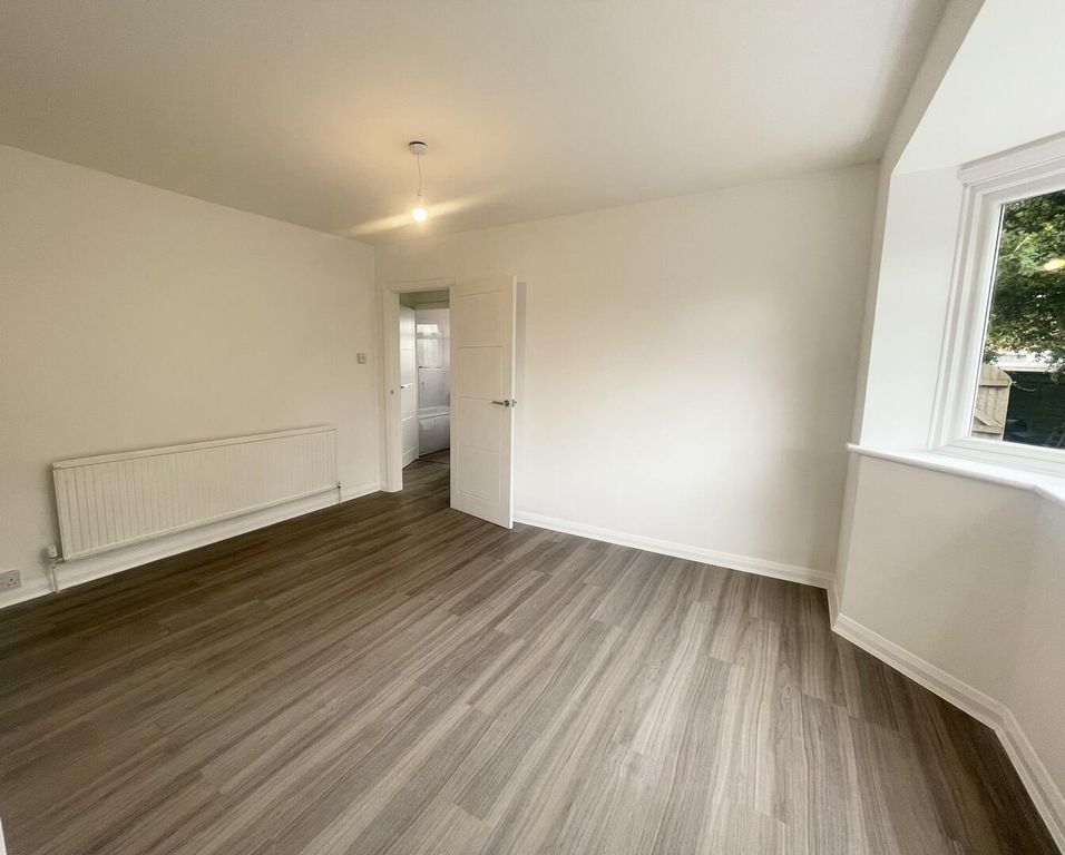 Property photo 1 of 10 Bedroom