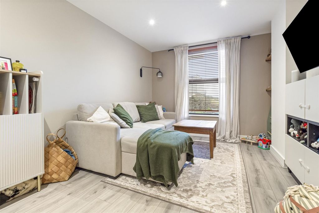 Property photo 2 of 12 56 Columbia Housde-001.Jpg