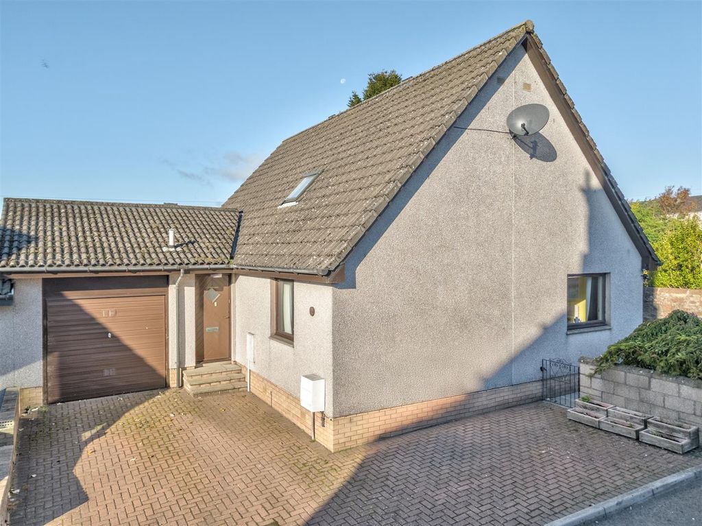 Property photo 2 of 31 94D Glamis Road Kirriemuir-27.Jpg