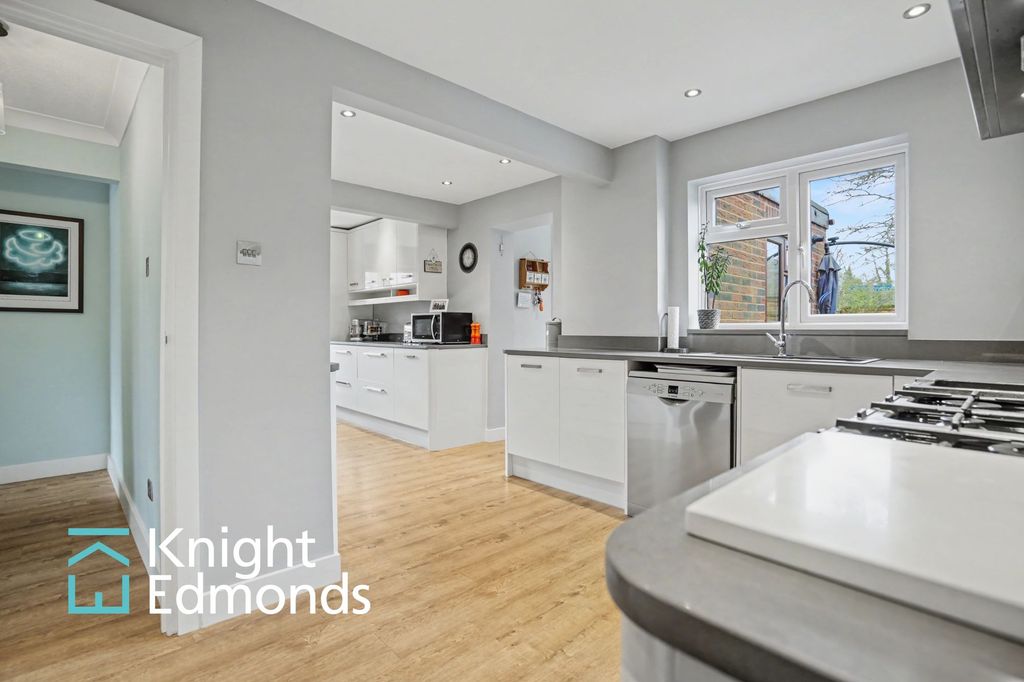 Property photo 2 of 31 Kitchen