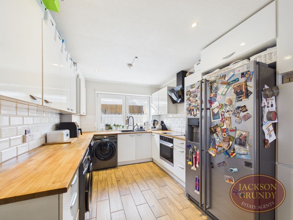 Property photo 3 of 18 Burrows Court