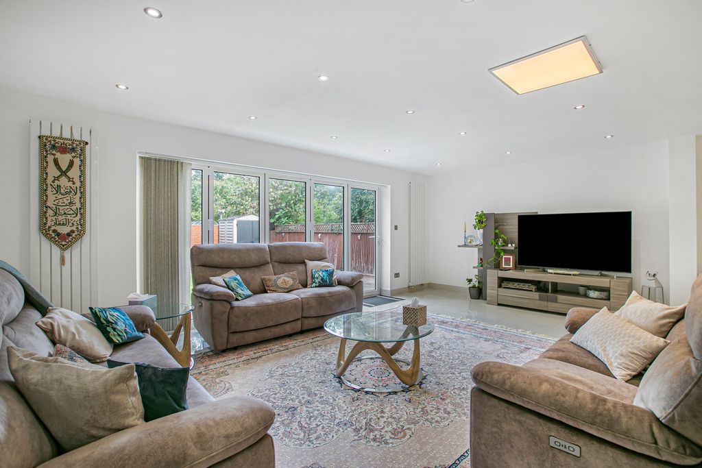 Property photo 2 of 27 Reception