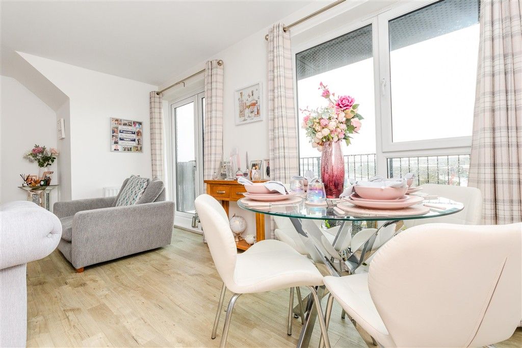 Property photo 1 of 9 Lounge/Diner