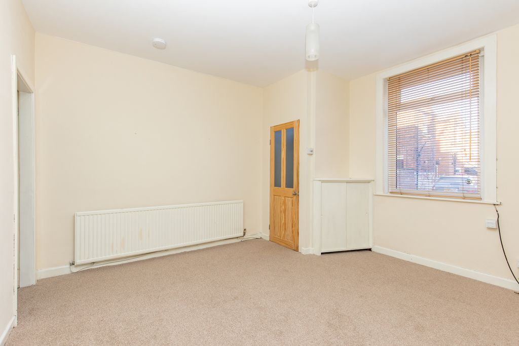 Property photo 3 of 11 Living Room