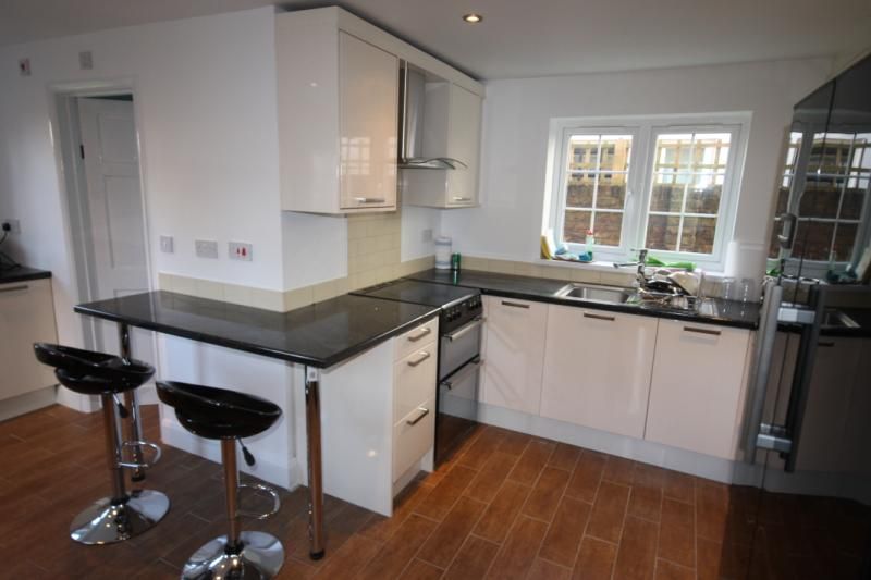 Property photo 3 of 16 Kitchen