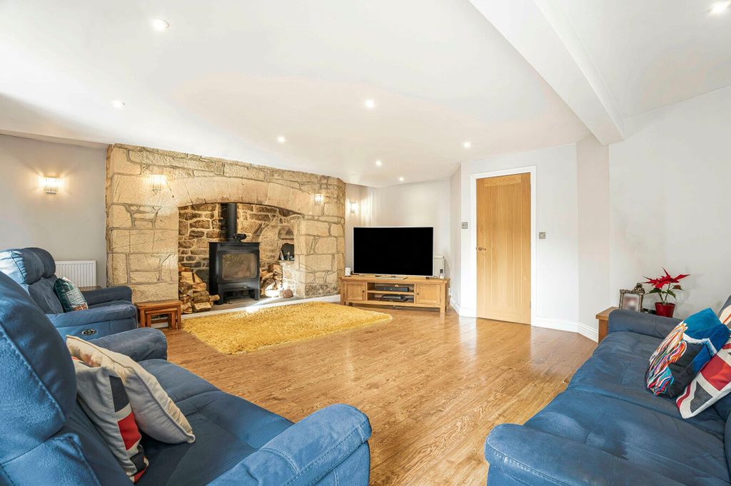 Property photo 3 of 35