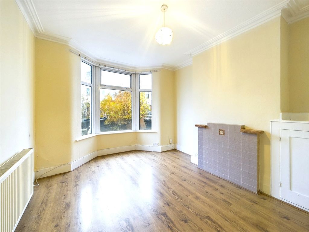 Property photo 2 of 11 Picture No. 18
