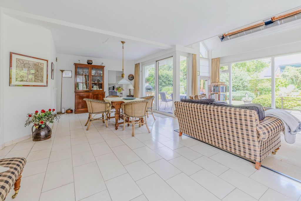 Property photo 3 of 39