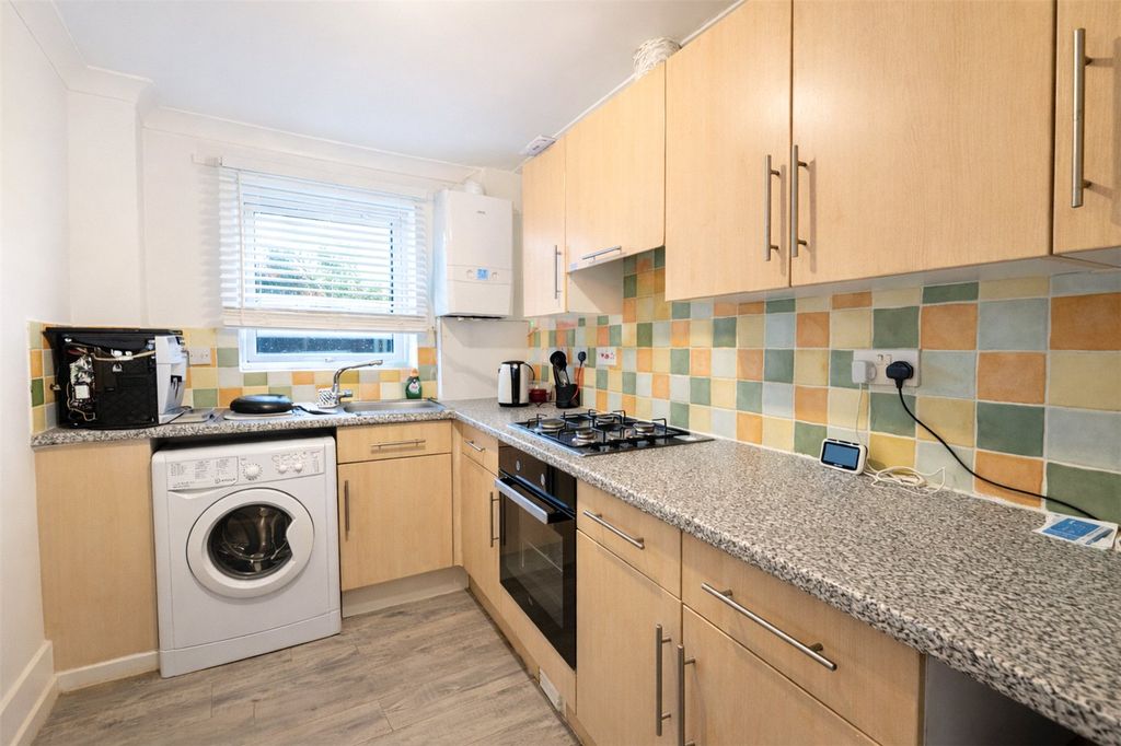 Property photo 2 of 6 Picture No. 15