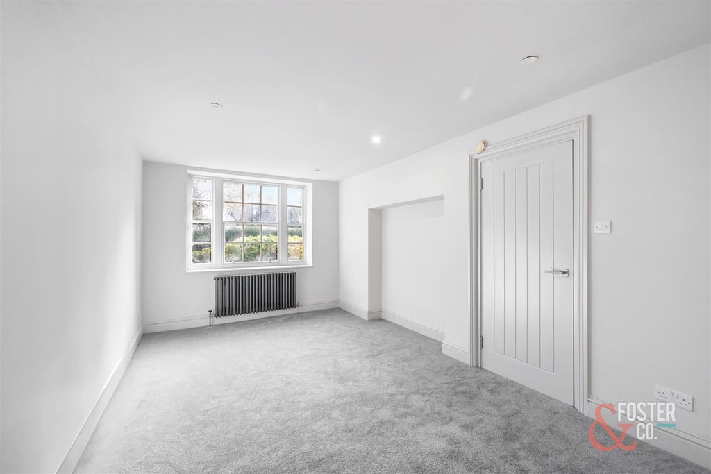 Property photo 3 of 16 Grand Avenue 8 Flat 9-011.Jpg