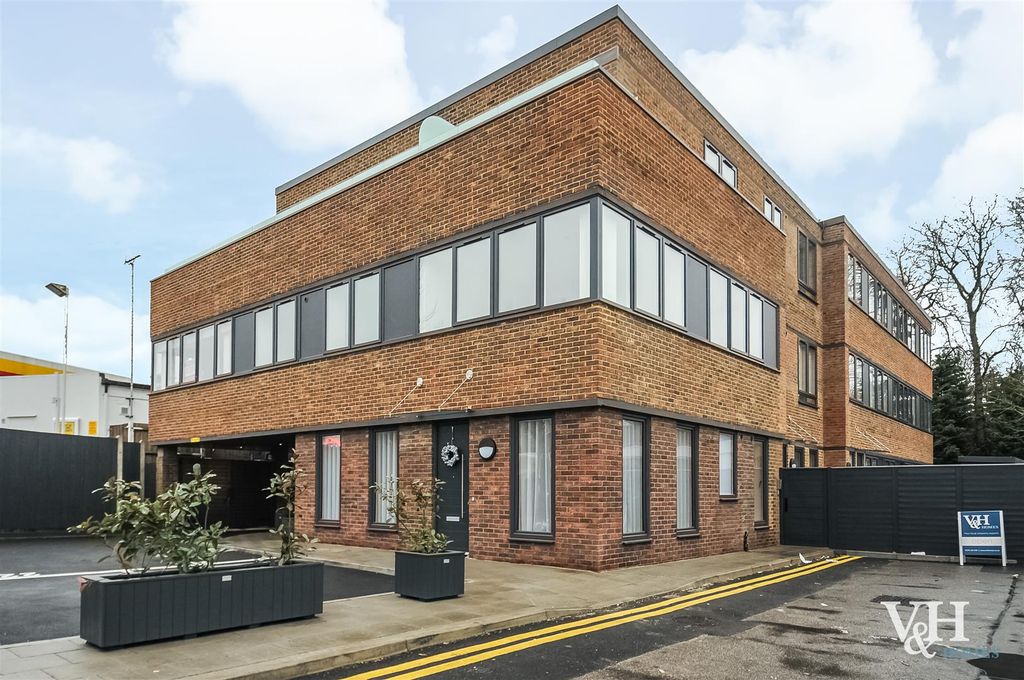 Property photo 2 of 8