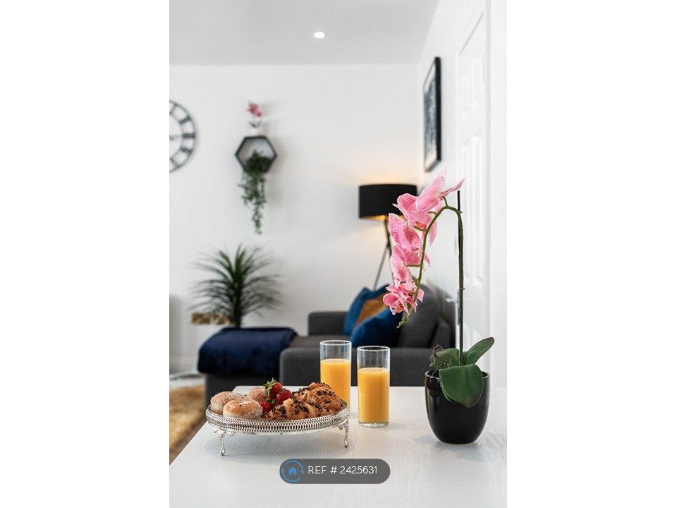 Property photo 2 of 31